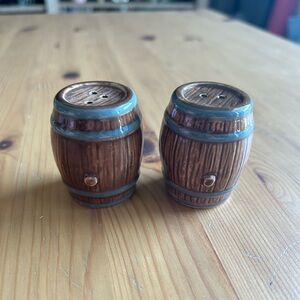 Barrel salt and pepper shakers